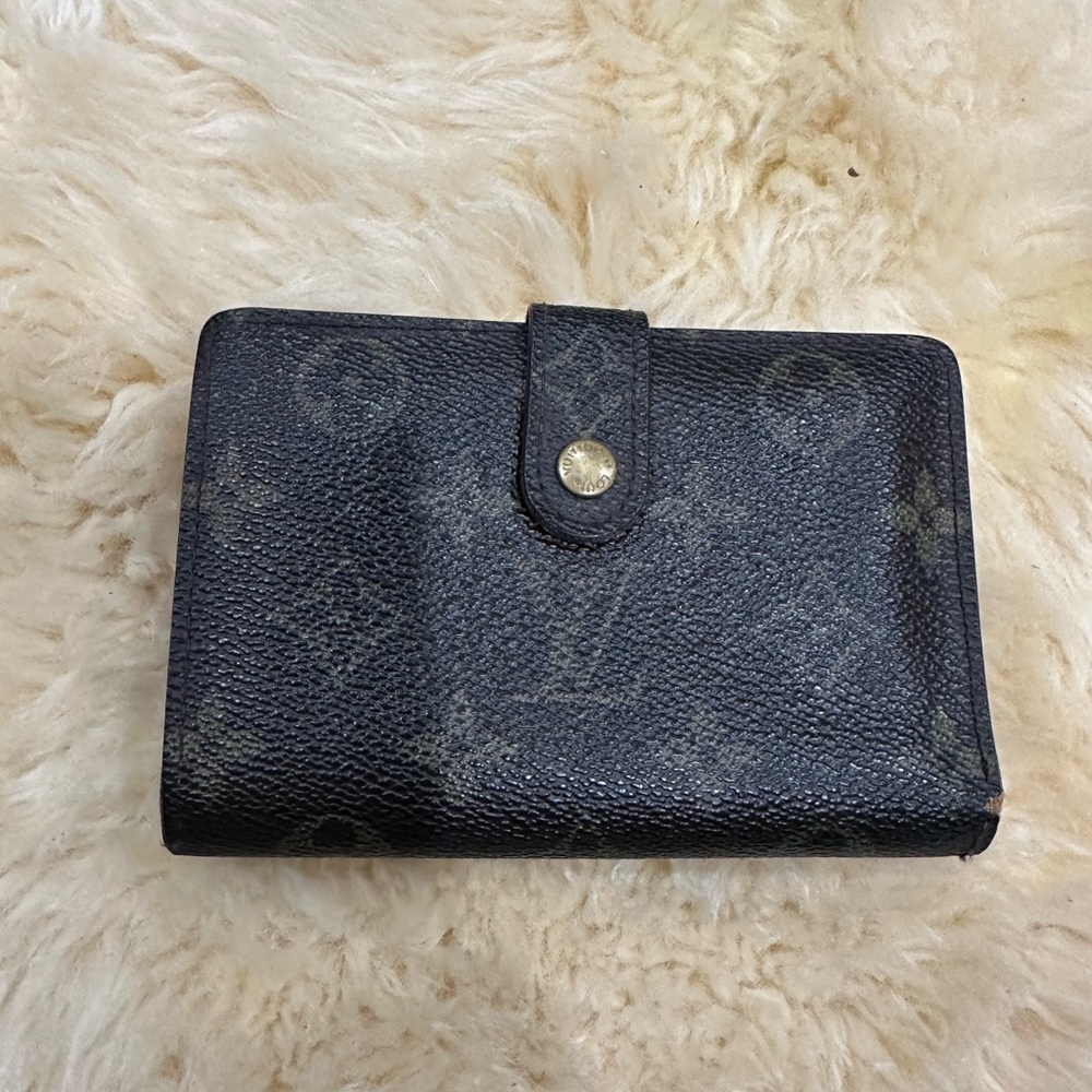 LV VINTAGE PRE OWNED KISS LOCK WALLET